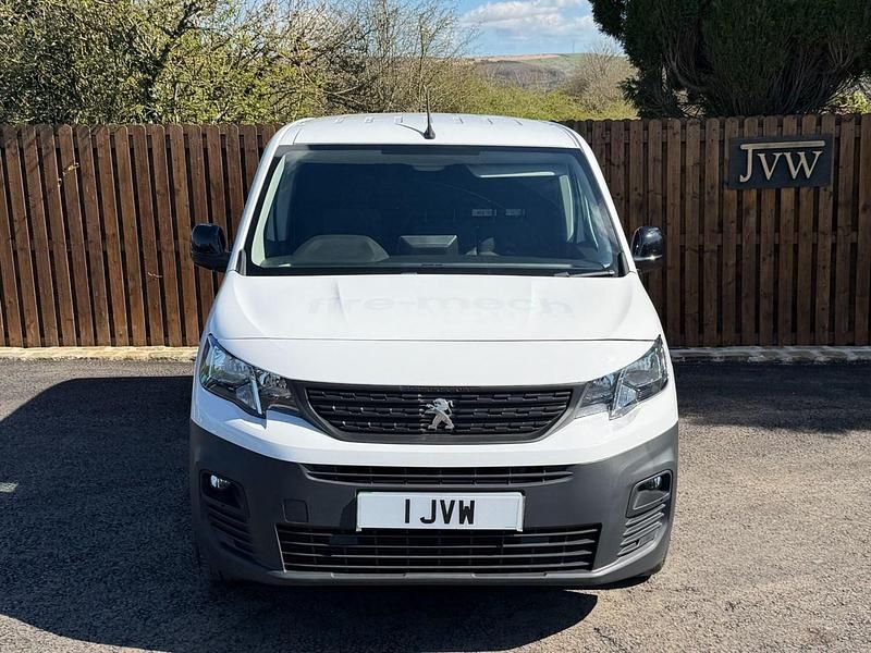 Second-hand Peugeot E-Partner Premium 49 kW (67 CP) 2022 Alb Monovolum