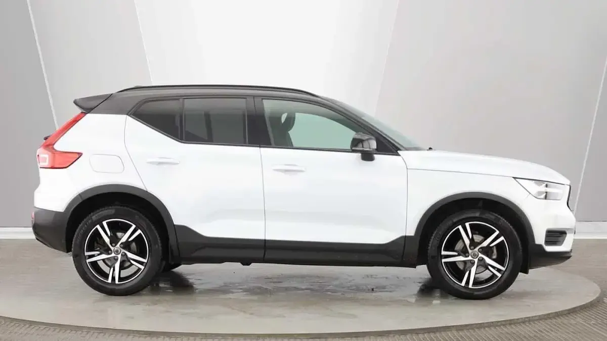 Used Volvo XC40 R-Design 161 HP (118 kW) 2022 Silver SUV