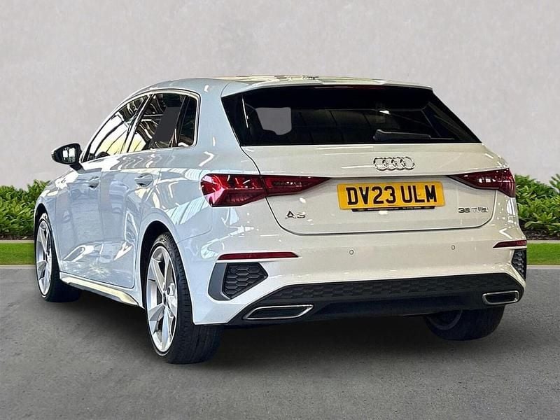 Begagnad Audi A3 S-Line 147 HK (108 kW) 2023 Vit Sedan