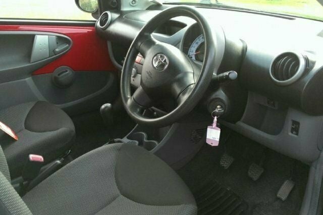 Used Toyota Aygo 67 HP (49 kW) 2005 Hatchback