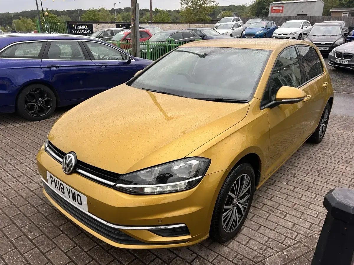 Used VW Golf VII SE 110 HP (80 kW) 2018 Yellow Hatchback