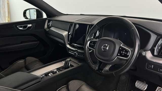 Used Volvo XC60 R-Design 247 HP (181 kW) 2021 SUV