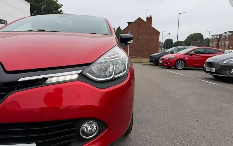 Used Renault Clio Dynamique 90 HP (66 kW) 2013 Red Hatchback