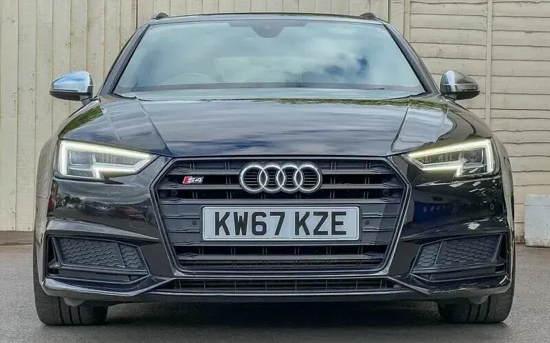 Usado Audi S4 Comfort 354 HP (260 kW) 2018 Preto Carrinha