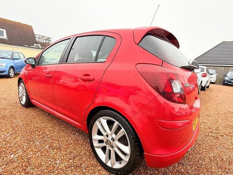 Used Vauxhall Corsa SRi 100 HP (73 kW) 2014 Red Hatchback