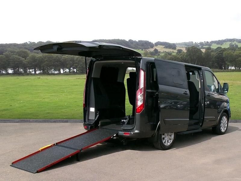 Used Ford Tourneo Titanium 130 HP (95 kW) 2019 Grey MPV