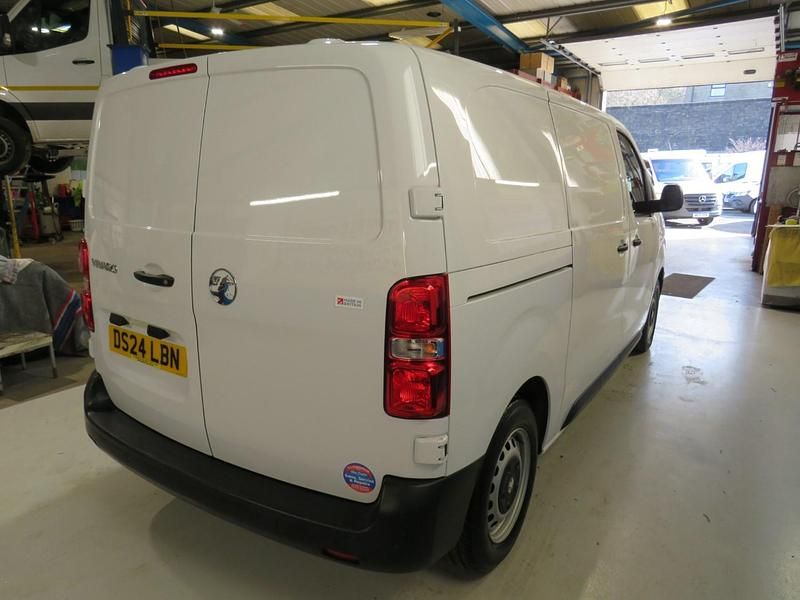 Used Vauxhall Vivaro 118 HP (86 kW) 2024 White MPV