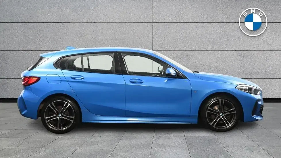 Used BMW 118 M Sport 134 HP (98 kW) 2022 Blue Hatchback