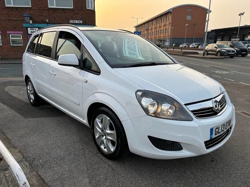 Used Vauxhall Zafira 115 HP (84 kW) 2013 White MPV