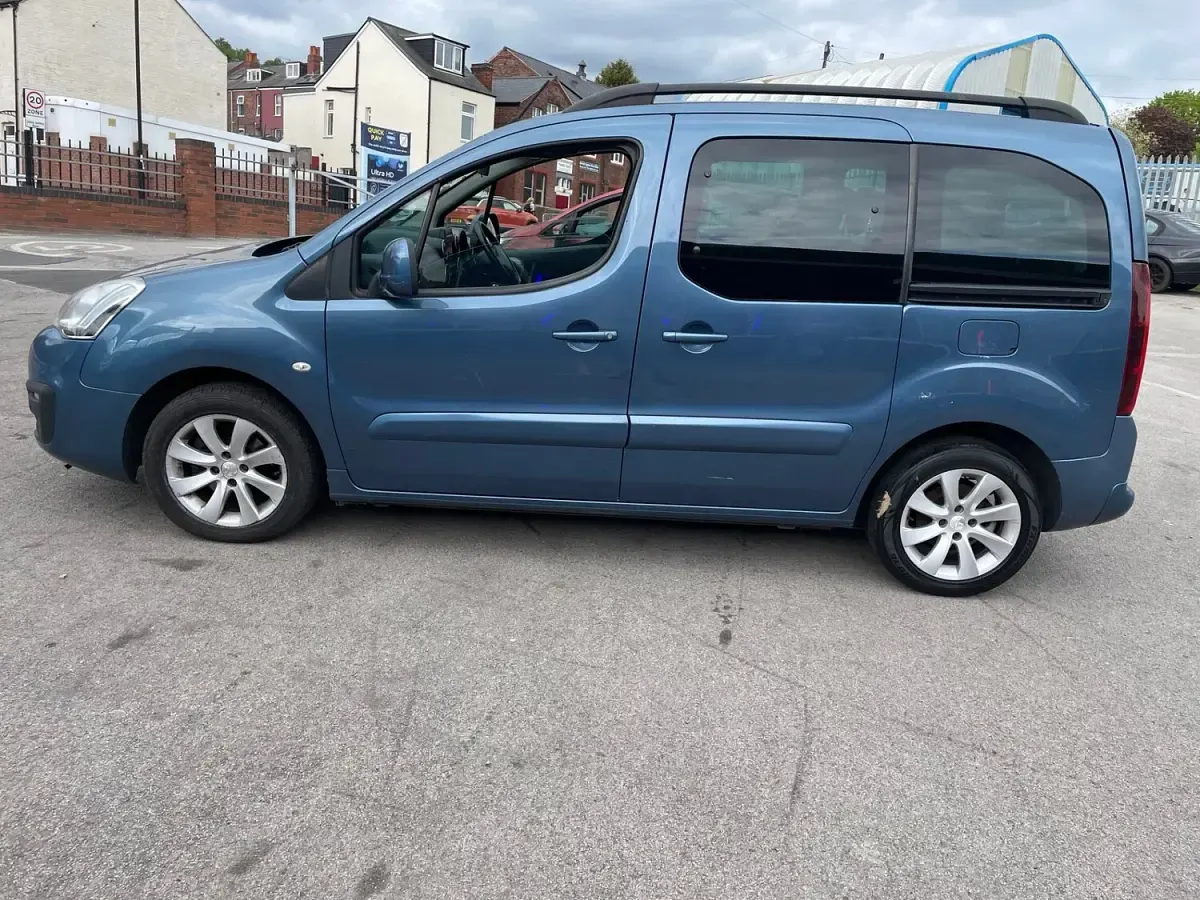 Used Peugeot Partner Tepee Allure 2016 Blue MPV