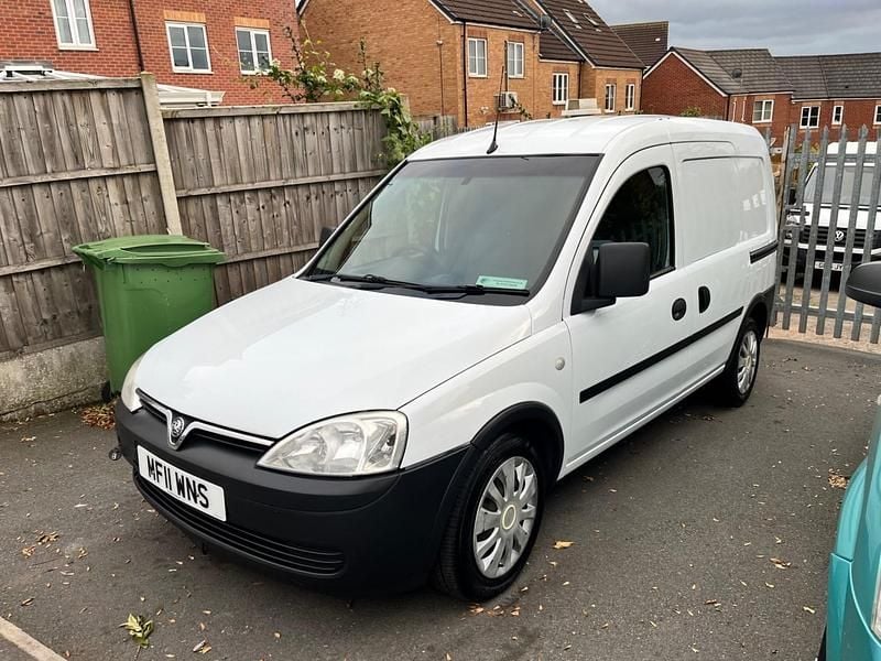 White Used 2011 Vauxhall Combo MPV | £1,495 (Super price) - Image 1/4