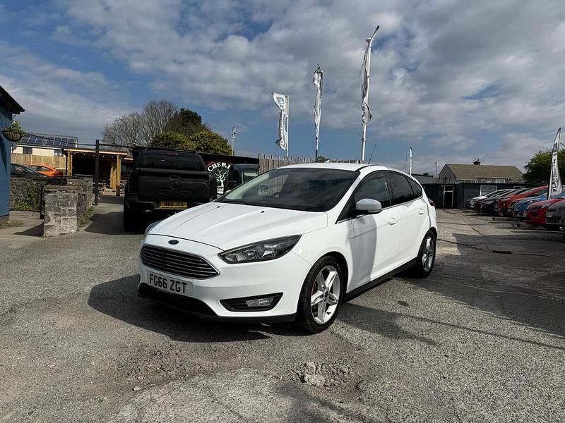 Used Ford Focus Zetec 2017 White Hatchback