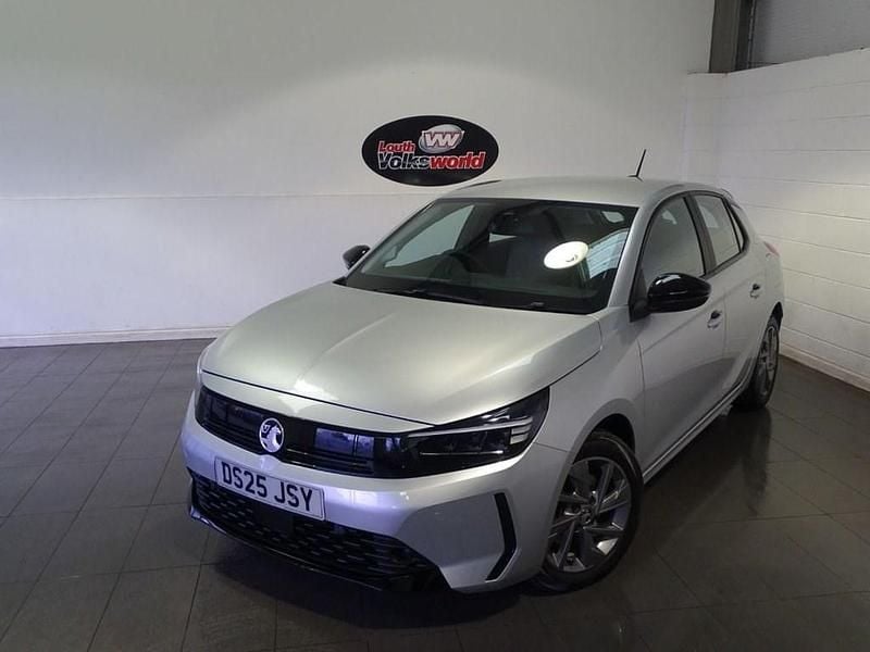Second-hand Vauxhall Corsa Design Edition 100 CP (73 kW) 2025 Gri Hatchback