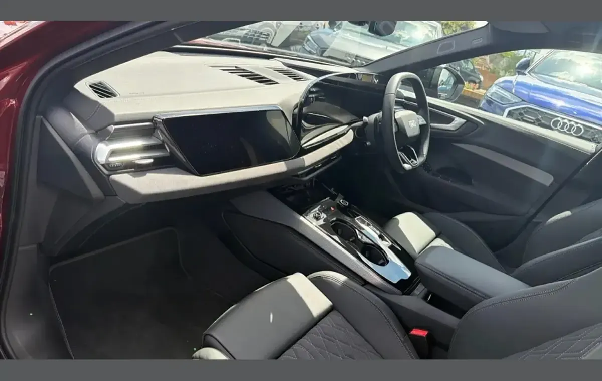 Used Audi A5 Advanced 200 HP (147 kW) 2025 Red Sedan