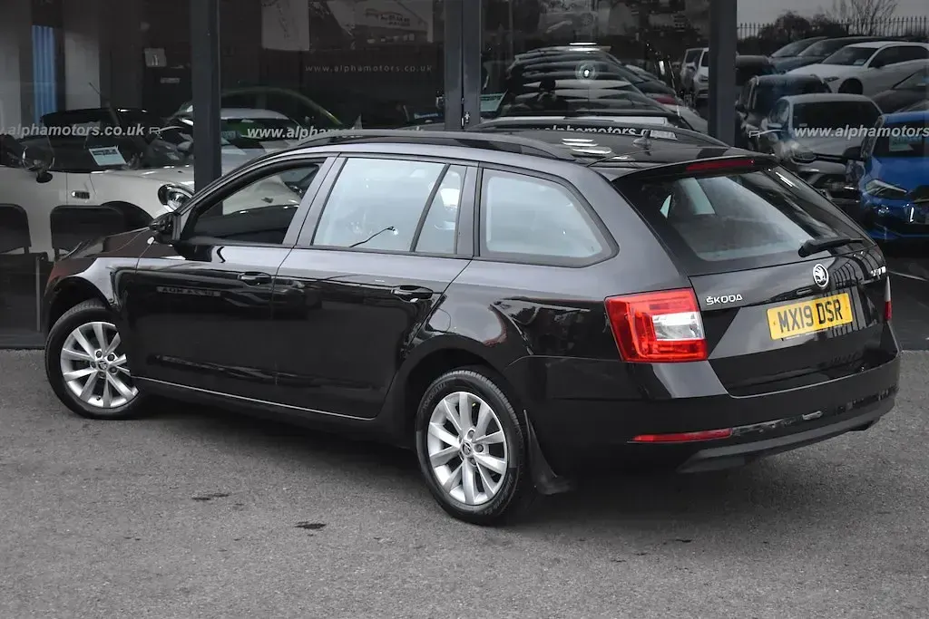 Begagnad Skoda Octavia 115 HK (84 kW) 2019 Svart Halvkombi