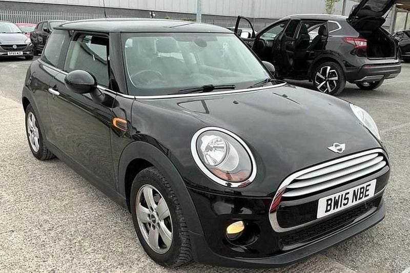 Black Used 2015 Mini Cooper Hatch Hatchback | £6,890 (Good price) - Image 1/1
