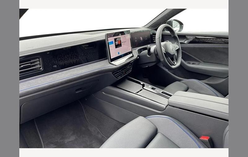 Used VW Passat R-line 204 HP (150 kW) 2025 Black Estate