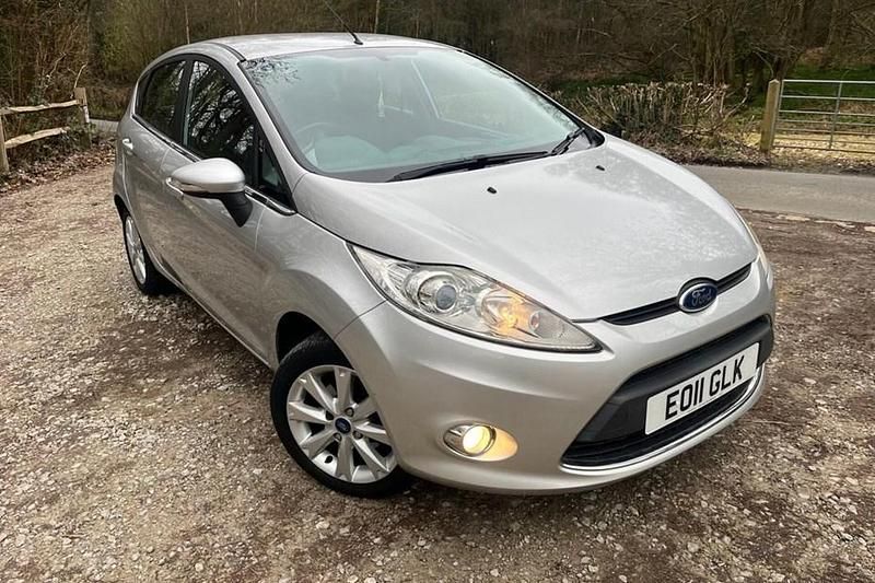 Used Ford Fiesta Zetec 82 HP (60 kW) 2011 Silver Hatchback