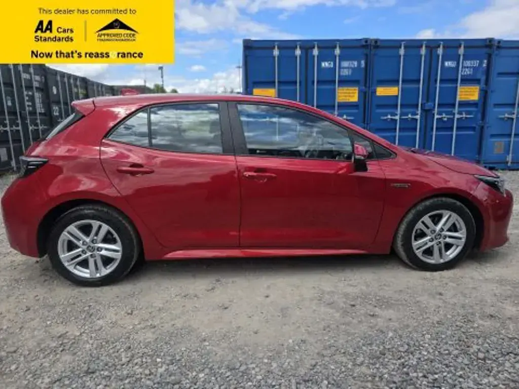 Used Toyota Corolla 122 HP (89 kW) 2021 Red Hatchback