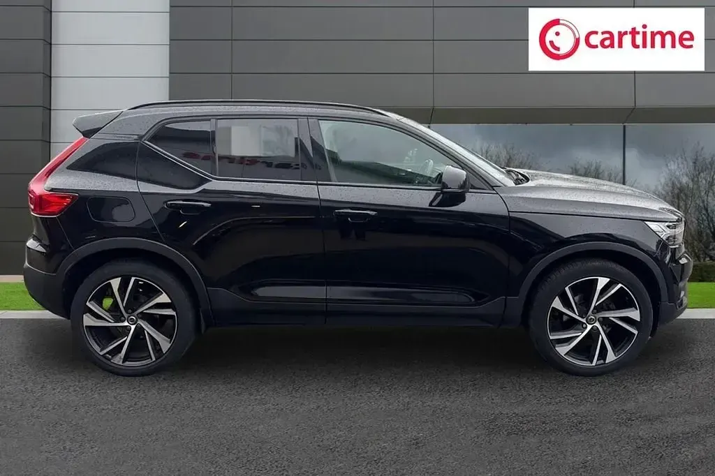 Usado Volvo XC40 R-Design Pro 163 HP (119 kW) 2020 Preto SUV