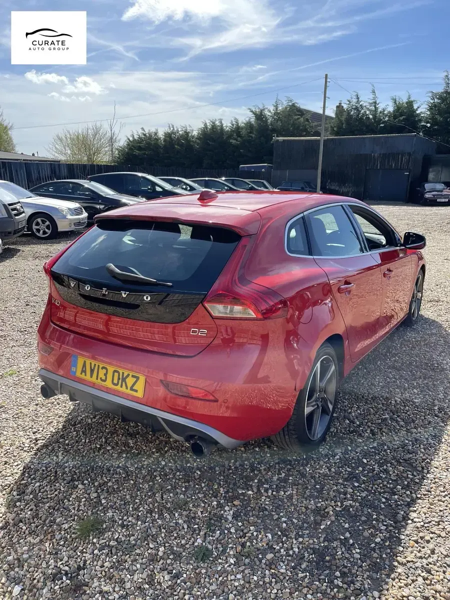 Used Volvo V40 R-Design 115 HP (84 kW) 2013 Red Hatchback