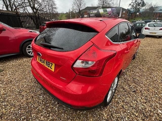 Used Ford Focus Zetec 125 HP (91 kW) 2015 Red Hatchback