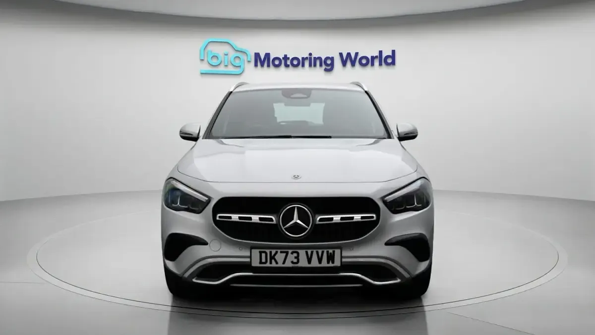 Used Mercedes GLA200 Executive 163 HP (119 kW) 2023 Silver SUV