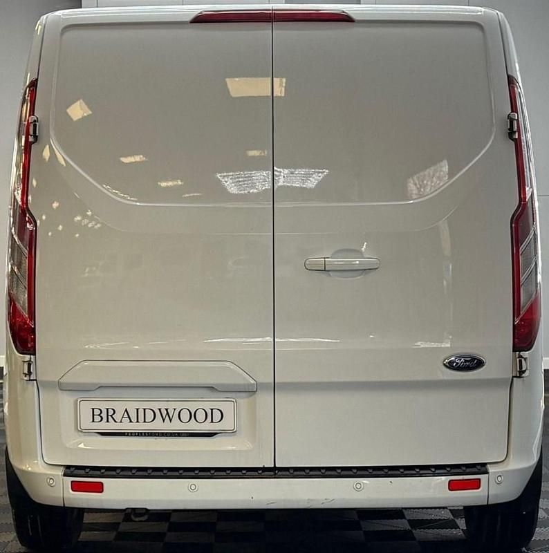 Used Ford Transit Custom Limited 130 HP (95 kW) 2019 White Van