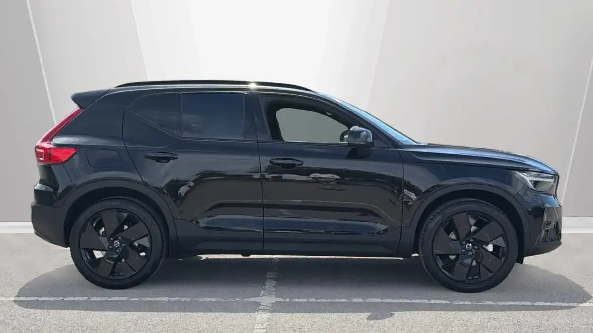 New Volvo XC40 Plus 197 HP (144 kW) 2026 Black SUV