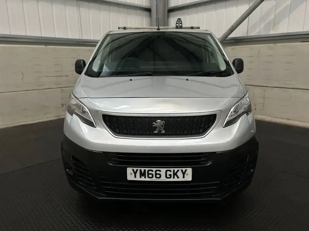 Usado Peugeot Expert 115 HP (84 kW) 2017 Prateado Van
