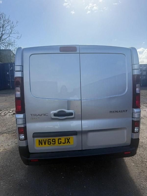 Used Renault Trafic 2019 Silver MPV
