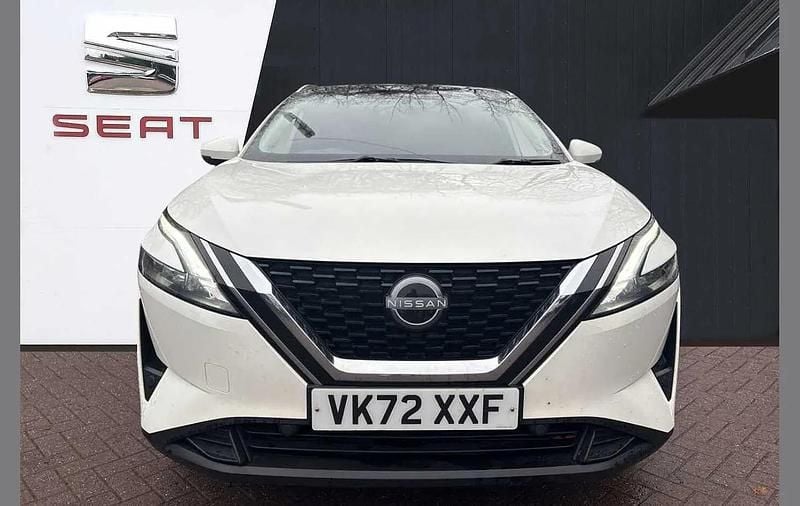 Used Nissan Qashqai Acenta Premium 155 HP (114 kW) 2022 White SUV