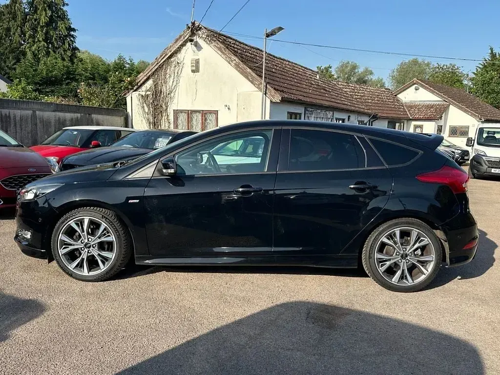 Used Ford Focus ST-Line 120 HP (88 kW) 2017 Black Hatchback