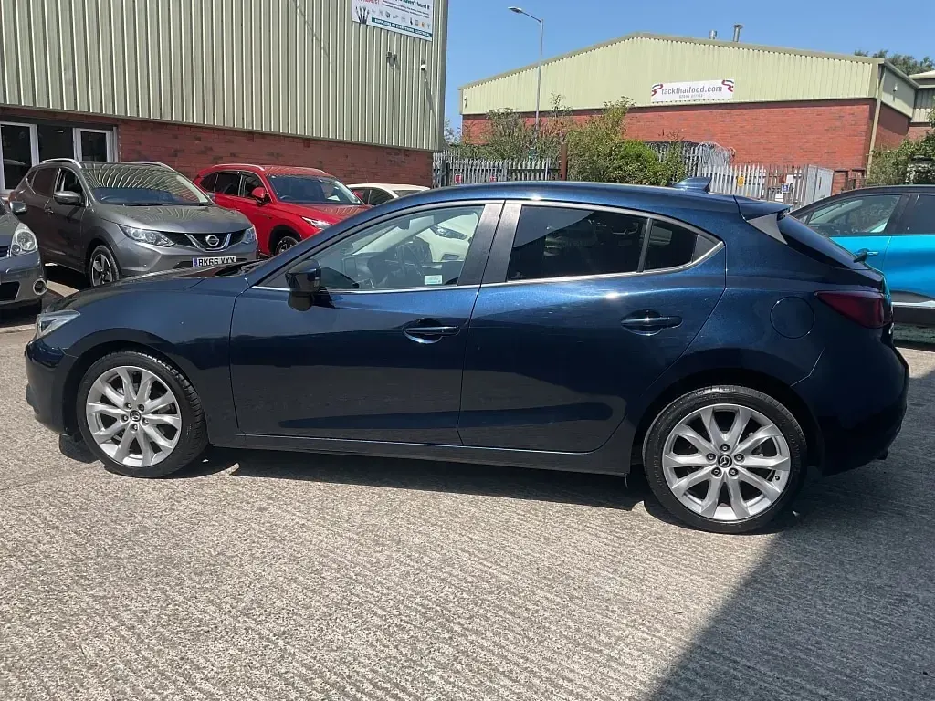 Used Mazda 3 Inclusive 120 HP (88 kW) 2014 Blue Hatchback
