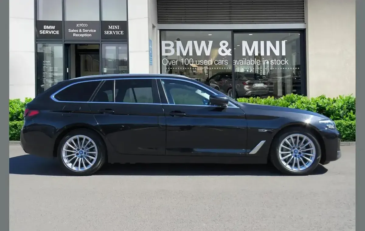 Used BMW 530e Comfort Edition 288 HP (211 kW) 2023 Black Estate