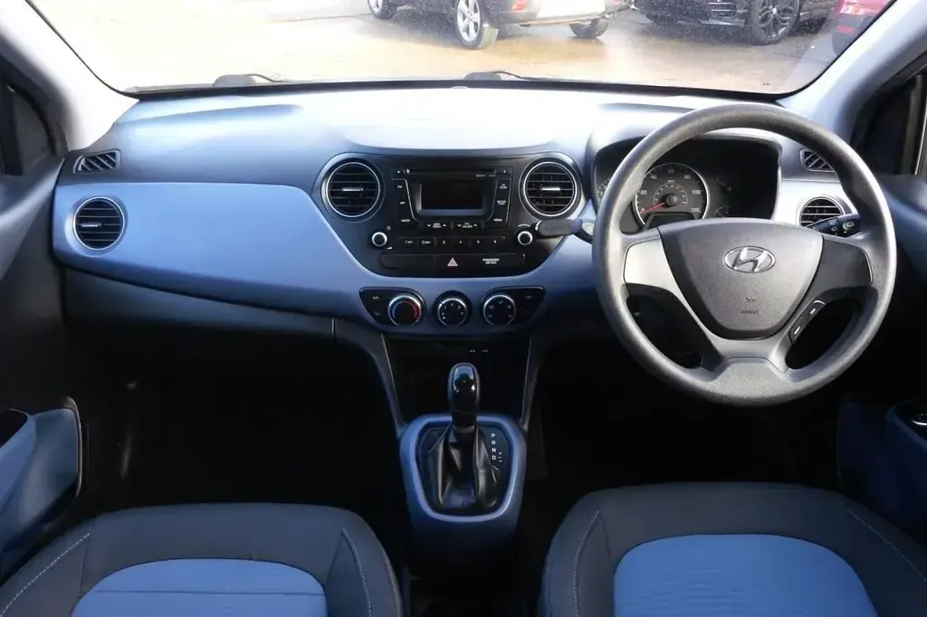 Używany Hyundai i10 SE 87 KM (63 kW) 2015 Szary Hatchback