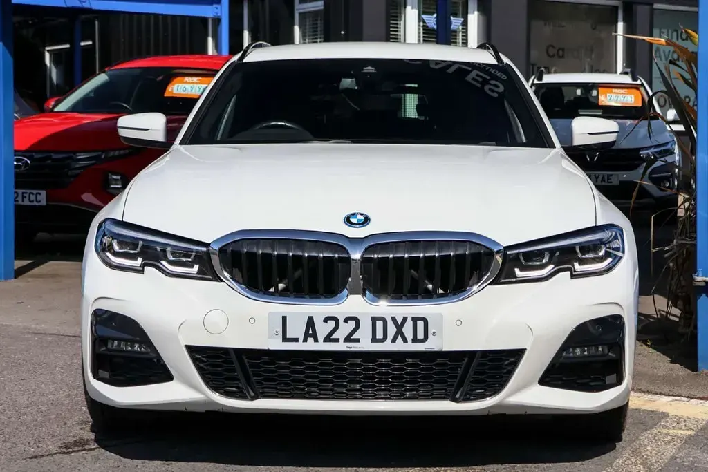 Used BMW 330e M Sport 292 HP (214 kW) 2022 Alpine white Estate