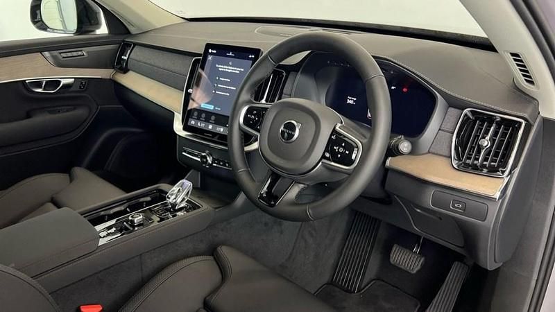 Used Volvo XC90 Plus 247 HP (181 kW) 2025 Silver SUV