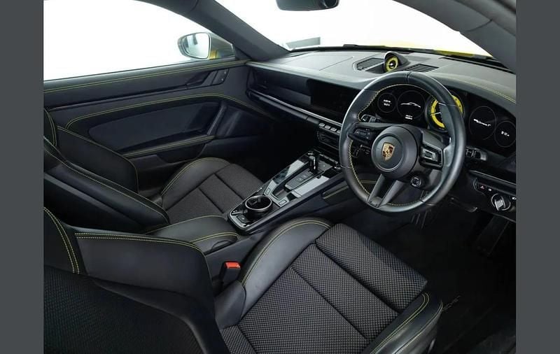 Used Porsche 911 379 HP (278 kW) 2023 Yellow Coupe