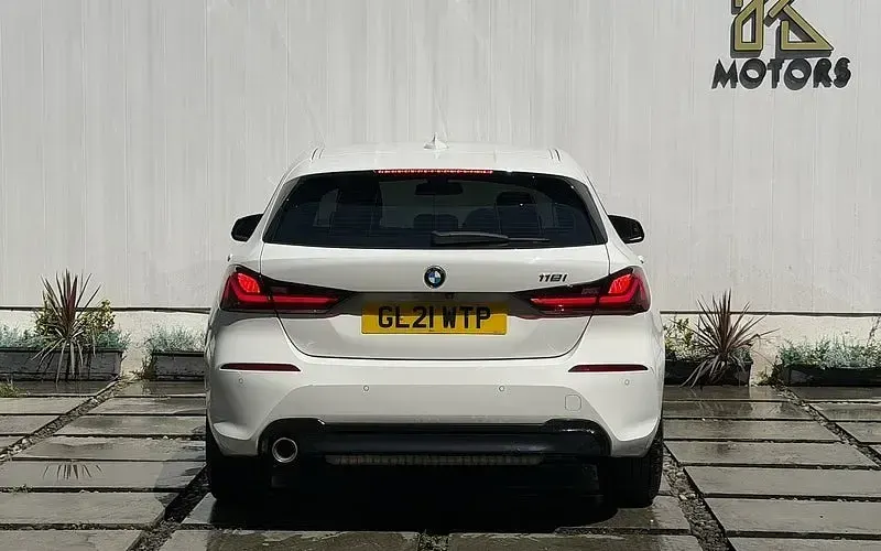 Used BMW 118 Sport Line 140 HP (102 kW) 2021 White Hatchback