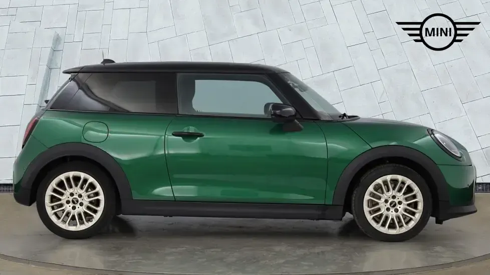 Used Mini Cooper Hatch 156 HP (114 kW) 2024 Green Hatchback