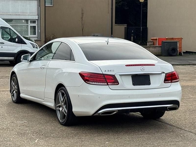 Begagnad Mercedes E250 AMG 2016 Vit Sportkupé