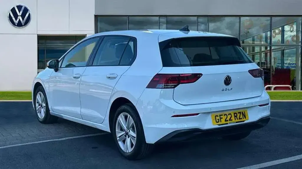 Used VW Golf VIII Life 110 HP (80 kW) 2022 White Hatchback