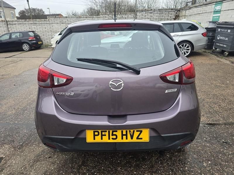 Używany Mazda 2 2015 Purpurowy Hatchback
