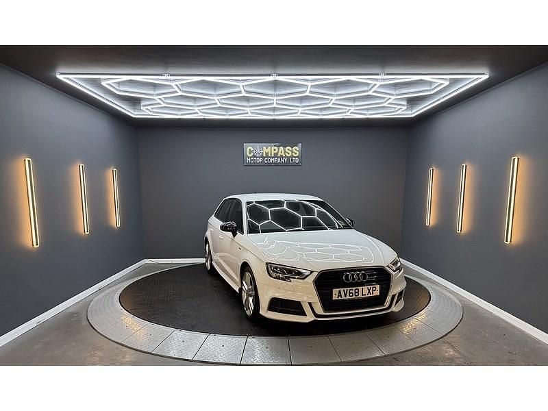 Used Audi A3 Sportback S-Line 150 HP (110 kW) 2018 White Hatchback