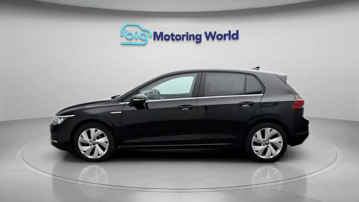 Used VW Golf VIII Style 131 HP (96 kW) 2022 Black Hatchback
