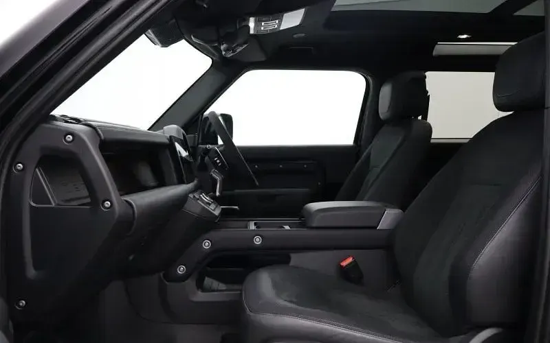 Second-hand Land Rover Defender 525 CP (386 kW) 2024 SUV