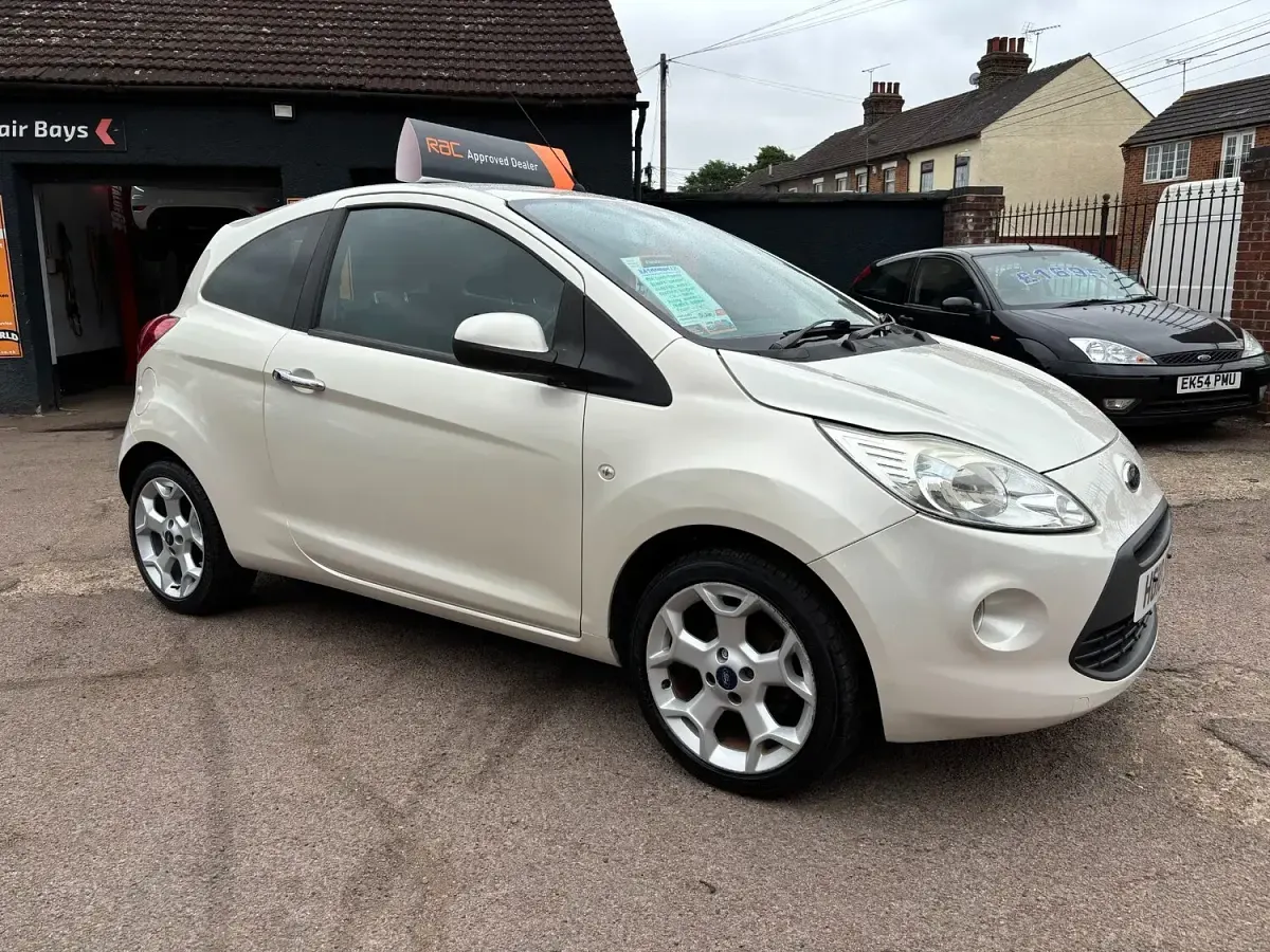 Used Ford Ka Titanium 69 HP (50 kW) 2010 White Hatchback