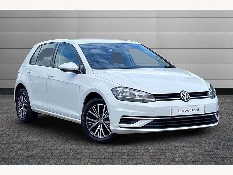 White Used 2018 VW Golf VII SE Hatchback | £10,295 (Fair price) - Image 1/4