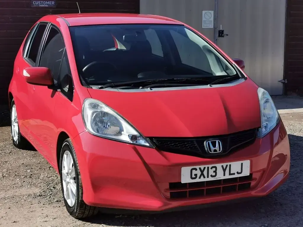 Begagnad Honda Jazz ES 99 HK (72 kW) 2013 Röd Halvkombi
